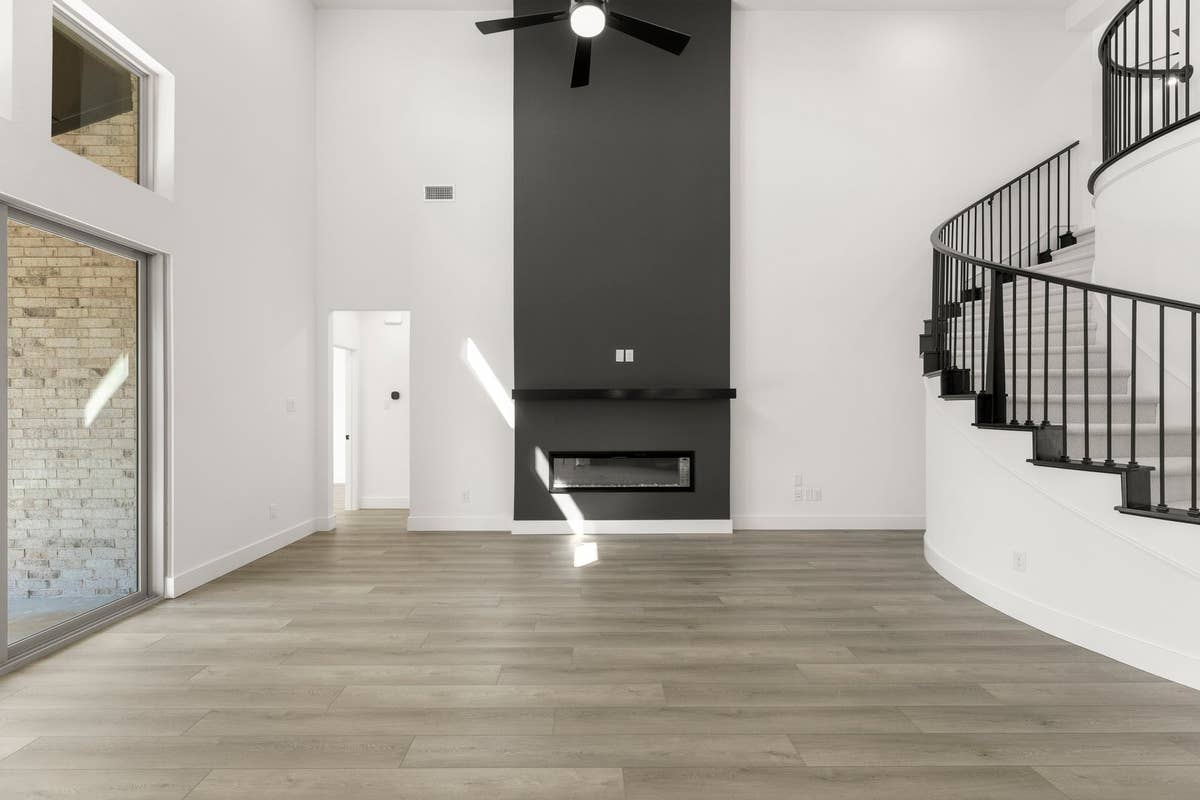 Valencia on The Lake - Photo 10