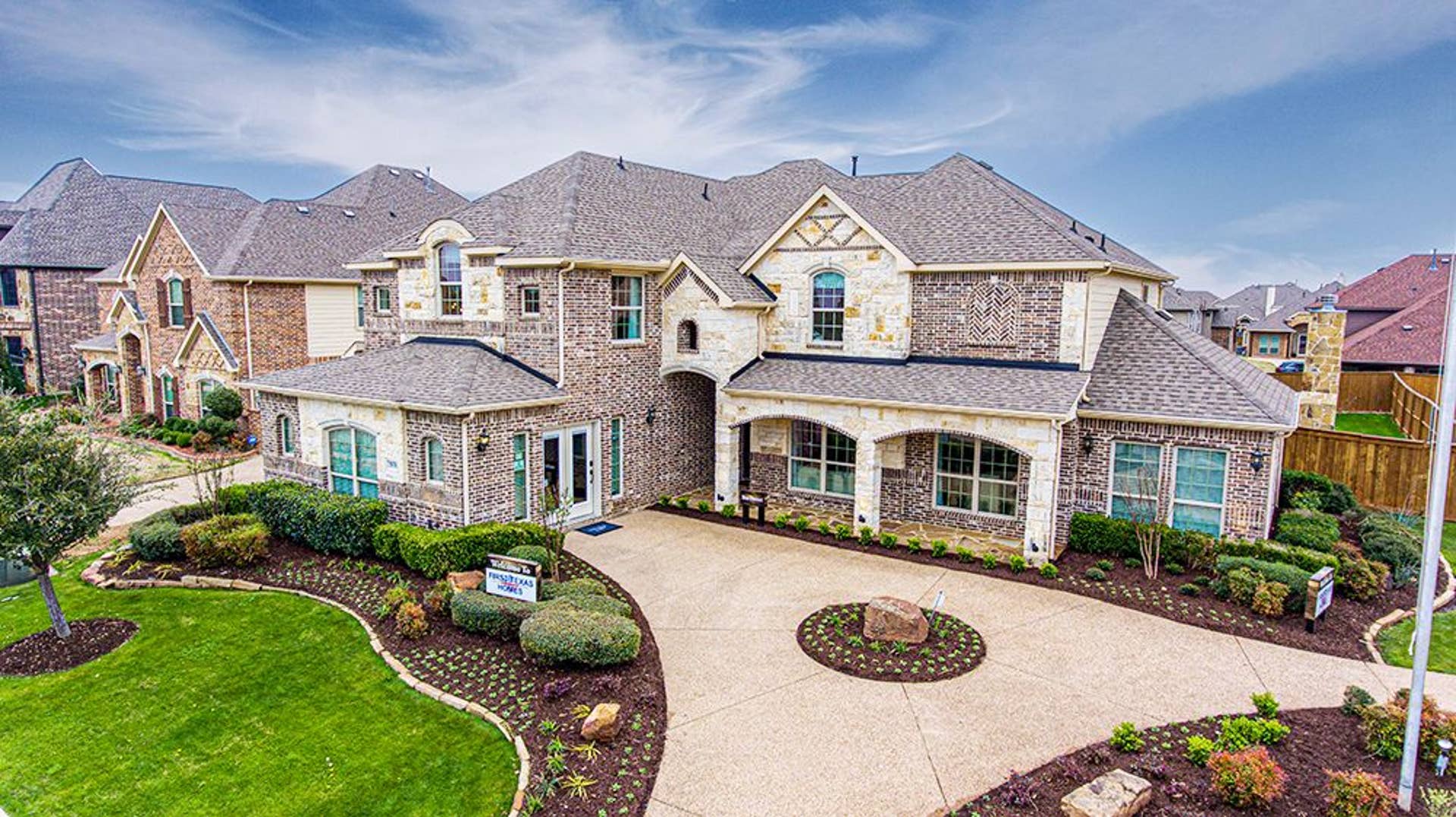 Mira Lagos Crossing - 01