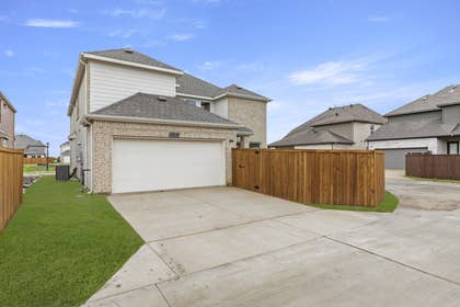 Villages of Creekwood - Photo 06