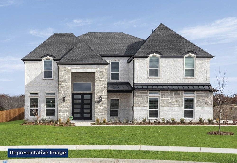 Hillcrest 2FS (w/Media) at 328 Captains Ct, DeSoto, Texas: photo 1