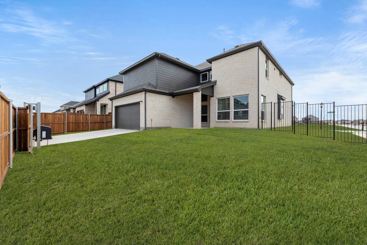 Villages of Creekwood - Photo 04