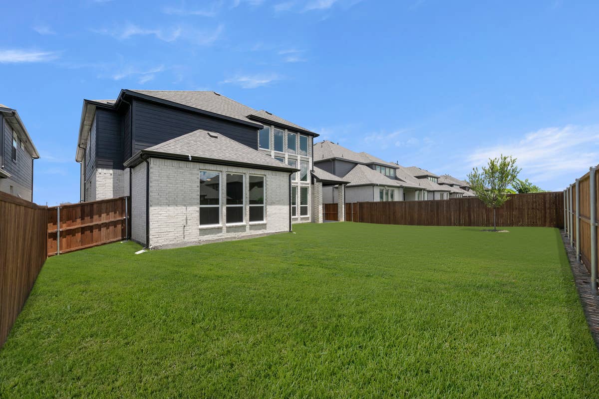 Sutton Fields - Photo 05