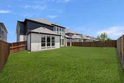 Sutton Fields - Photo 05