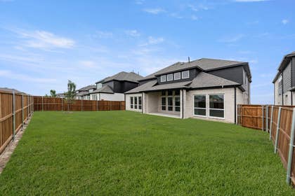 Sutton Fields - Photo 05